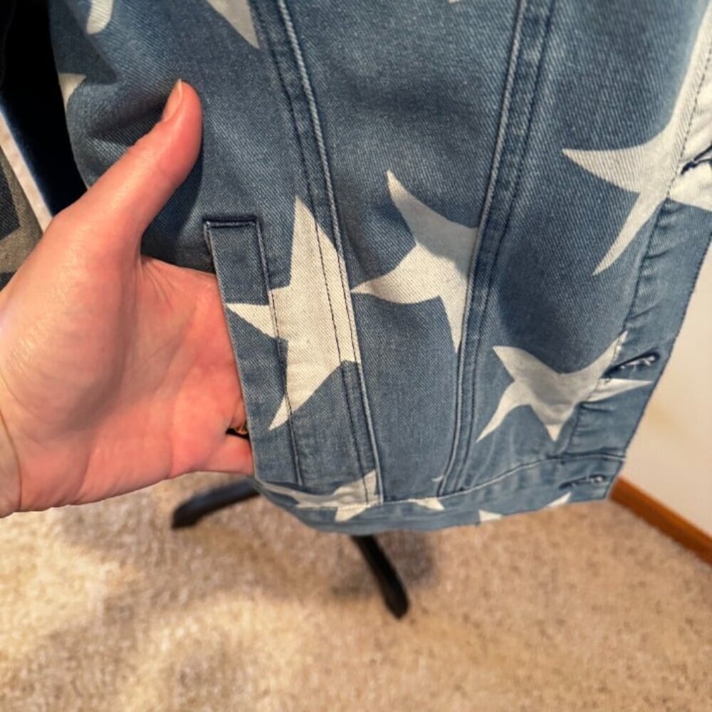 Altar'd State Women's Star Denim Jacket Blue Geometric Size L Casual - Picture 3 of 9